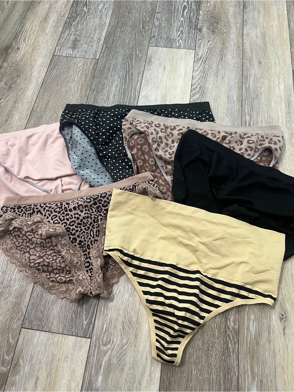 6 Victoria’s Secret Joyspun panties
